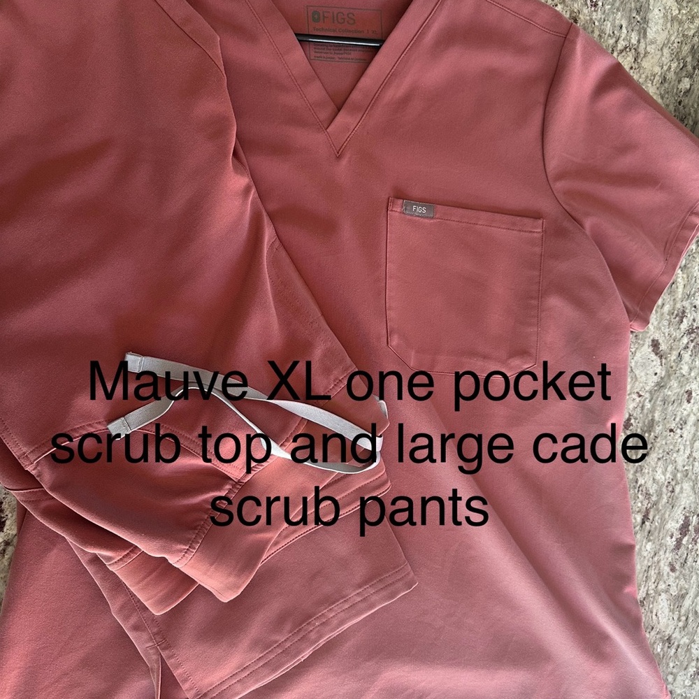 Figs mauve scrub set